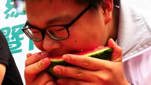 吃瓜群众往外跑